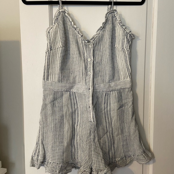 H&M Women’s White & Navy Ruffle Romper - Picture 3 of 4